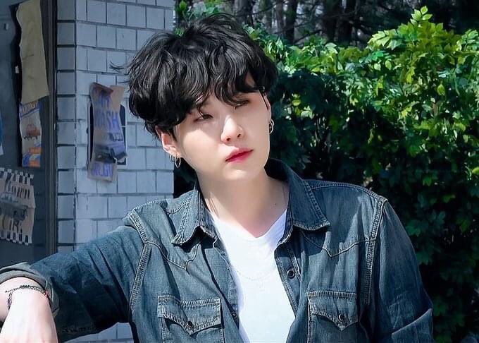 bw1ngle's tweet photo. Hope you have a wonderful birthday my dear and hope we can meet this June 💜 @BTS_twt 
#FirstLoveSuga
#GeniusMinYoongi
#OurSafePlaceSuga
#HappyBirthdaySuga 
#HitmakerMinPD
#OurStrengthSUGA
#HappyKingSugaDay
#OurShiningStarSuga
#KingAndBossAgustD
#OurDreamOurRealitySUGA https://t.co/kjmX2az8FW