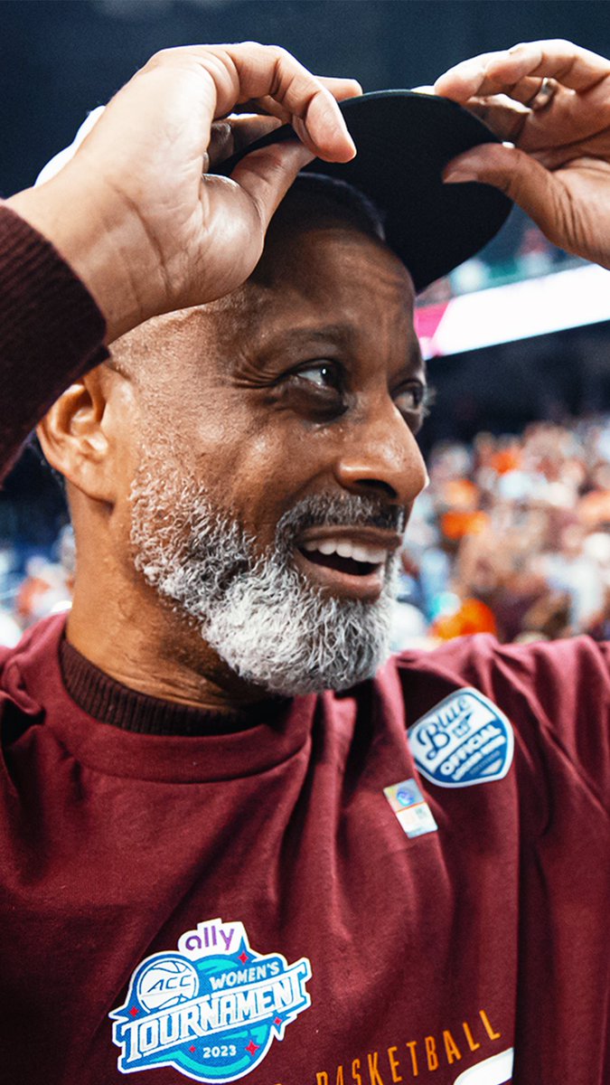 HokiesWBB's tweet photo. Sure does looks good on you @CoachBrooksVT 😄💯

#Hokies 🦃 https://t.co/fPfPQf3bO1
