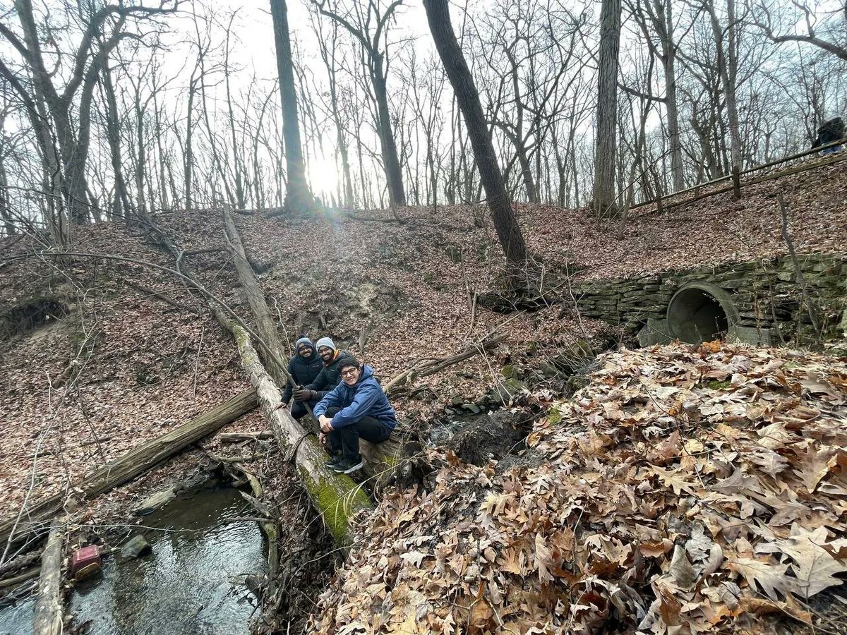 MuslimYouthUSA's tweet photo. A nice little hike for our #MuslimYouth of @AMYA_Detroit, after their morning prayers. Coming together to bond in spirituality and then building brotherhood afterwards, #WhatMuslimsDo. #FajrFit #MKAFit #PrayAndPlay @mka_fit https://t.co/OA5AM0xIzu
