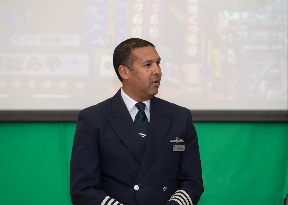 UptonHead's tweet photo. Pilots of the future @UptonHouseSch @British_Airways Thank you for a superb Careers Fair @UptonForm6 ✈️✈️👩‍✈️👨‍✈️ https://t.co/jbyC4eStgW