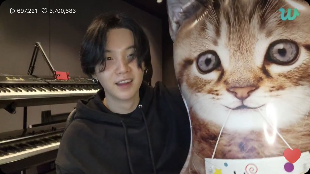 yoong_coffee's tweet photo. (แปล) ไลฟ์ 생일입니다

🐱สวัสดีครับทุกคน ชูก้าเองครับ
🐱วันนี้เป็นวันเกิดผมครับ
🐥'marry meeeeeee'
🐱โอ้จีมินนี่นา! รู้ได้ไงเนี่ย? โนติแจ้งเตือนหรอ?

#SUGA #HappyBirthdaySUGA https://t.co/hRzJpKUlDT