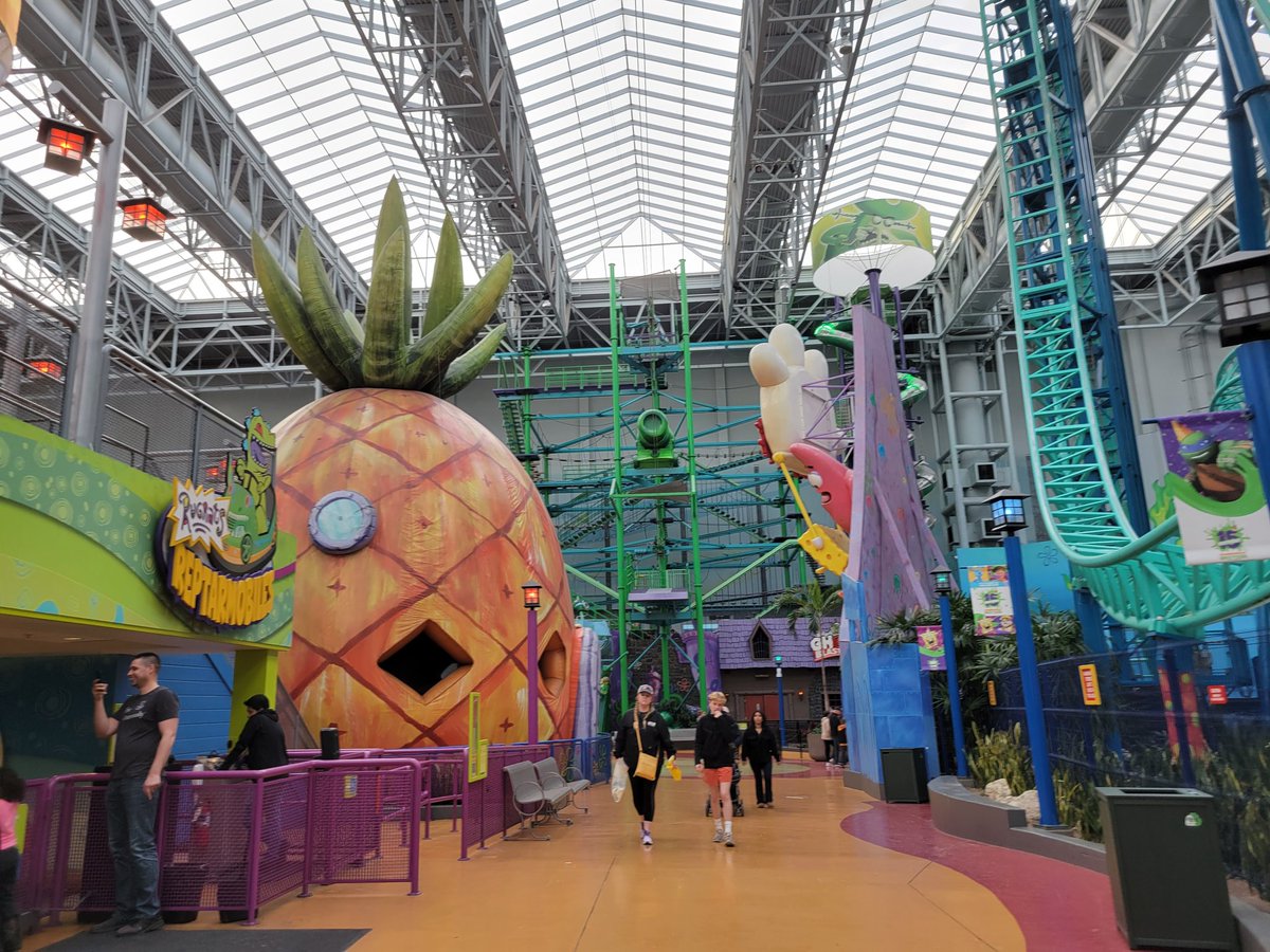juniper_folk's tweet photo. T&amp;A do Minneapolis! A's on a work trip; I'm just chillin'. 😁 We went to the Mall of America last night! Walked around, shopped, ate great food.

Nickelodeon Universe looks so much like WEM's Galaxyland (we learned it's the same designers), but with recognisable characters! https://t.co/2UuixK7vDZ