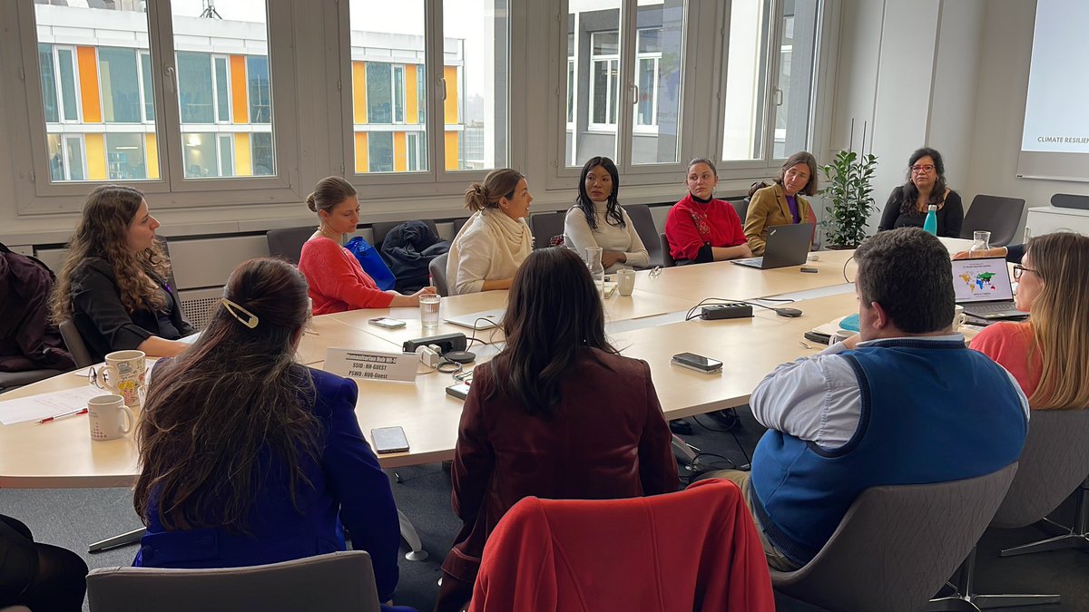 GrnRefugees's tweet photo. The climate resilience salon is a safe space for women to share power idea’s, work on the vision of incubating projects and be able to implement them! @SeekFeminis @refugeeaidapp @greenconflict 
(hashtags:  #iwomenconnectors
 #ForUsFromUs @nooranila https://t.co/fVEP12NMe4