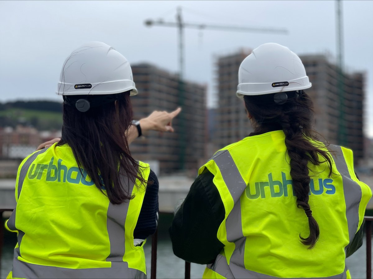 ¿Escuchas nuestras voces? Son las voces de mujeres que cuando luchan, tumban muros, propagan historias, habitan espacios y también… LOS CONSTRUYEN
#8M #8MARZO #diadelamujer #igualdad