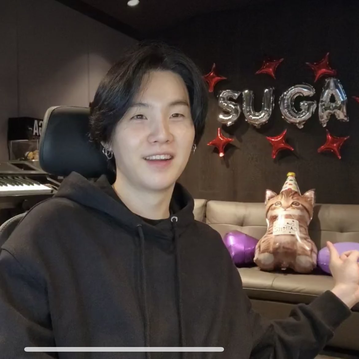 ggukstompers's tweet photo. happy birthday to the only man in the world 🫶🫶 https://t.co/94Bne6kdj9