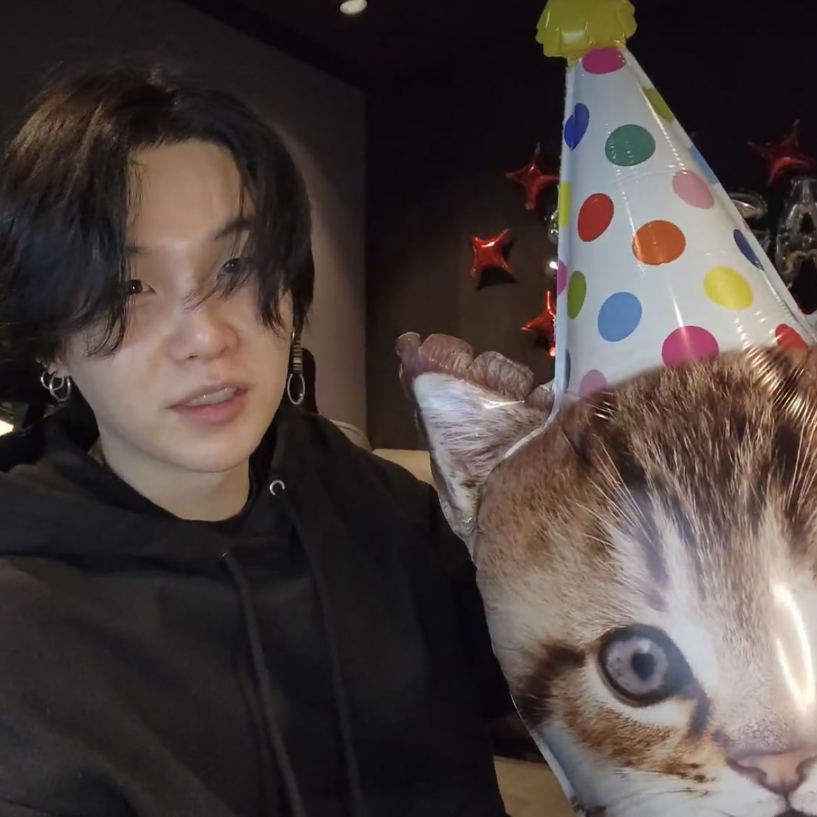 ggukstompers's tweet photo. happy birthday to the only man in the world 🫶🫶 https://t.co/94Bne6kdj9