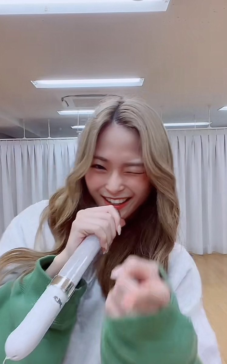 OSHIN1175's tweet image. 今日はのペンライト＆振付講座❣️

アンのファンサーが最幸😘🙌✨
福岡公演まであと2日！楽しみ😆✨

そしてアンのTiktokライブからのタイミング良くフリージアさやのTiktokライブ❤️‍🔥

ギャル＆ギャル！最高です🫶

 #TeamMoca
 #PrincessProject
 #プリプロ
@moca_112 
@saya__213