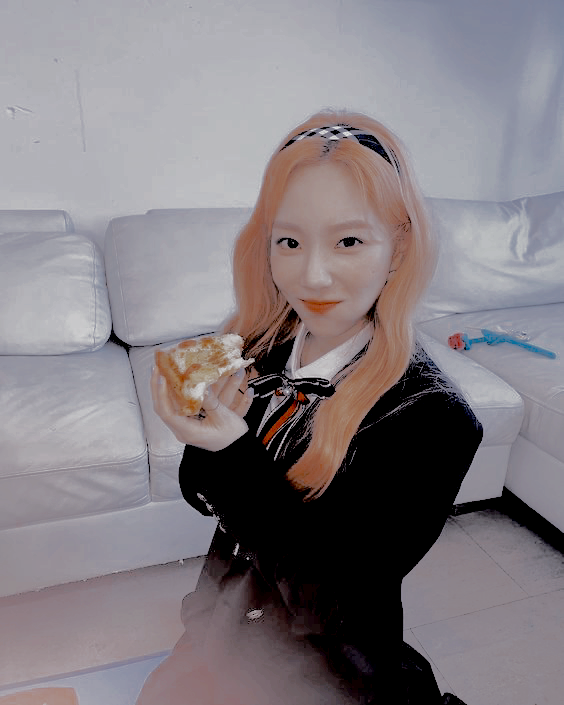 steelborned's tweet photo. ㅤ

⠀⠀    𝗵𝘄𝗮_𝗶𝗻𝘁𝗵𝗲𝗮𝗺  posted on instagram ! 
⠀⠀    to the best noona i could ever ask for ﹐ happiest birthday ♥️ you have always been an inspiration for me. 너의 생일을 즐겨라, 가장 예쁜 선배님! ⠀⠀    ⠀⠀    

ㅤ https://t.co/DjRHrfXJcz