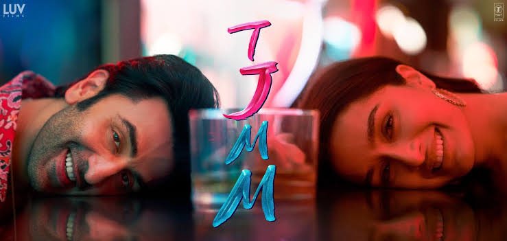 #TJMMReview : ENTERTAINING 🫶
.
#RanbirKapoor has REVIVED #RomCom genre in #HindiFilms, yet again with
#TuJhoothiMainMakkaar - a breezy watch with DELIGHTFUL performances from #Ranbir, @ShraddhaKapoor & cast! 
.
@luv_ranjan’s conviction on his idea is commendable 🙏

Rating 3.5⭐️
