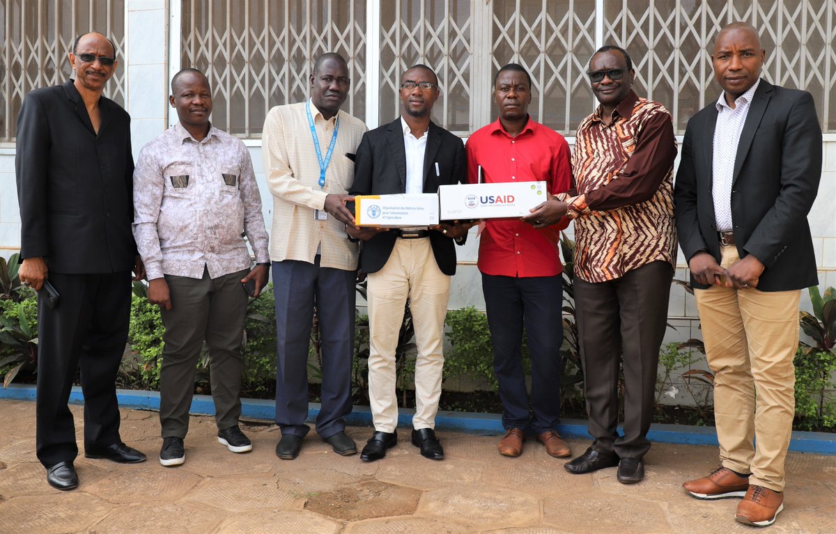 FAOGuinee's tweet photo. #FAOGN à travers #ECTAD a fait don de 3 kits #ELISA_Brucella_abortus & #Brucella_mellitensis à #INSP, #LCVD & #DNSV dans le cadre de la surveillance de la brucellose au niveau des animaux & populations à risque notamment à #Linsan, #Konkouré & #Bissikrima
@USAID
@FAOLivestock https://t.co/zqOkMecsfu