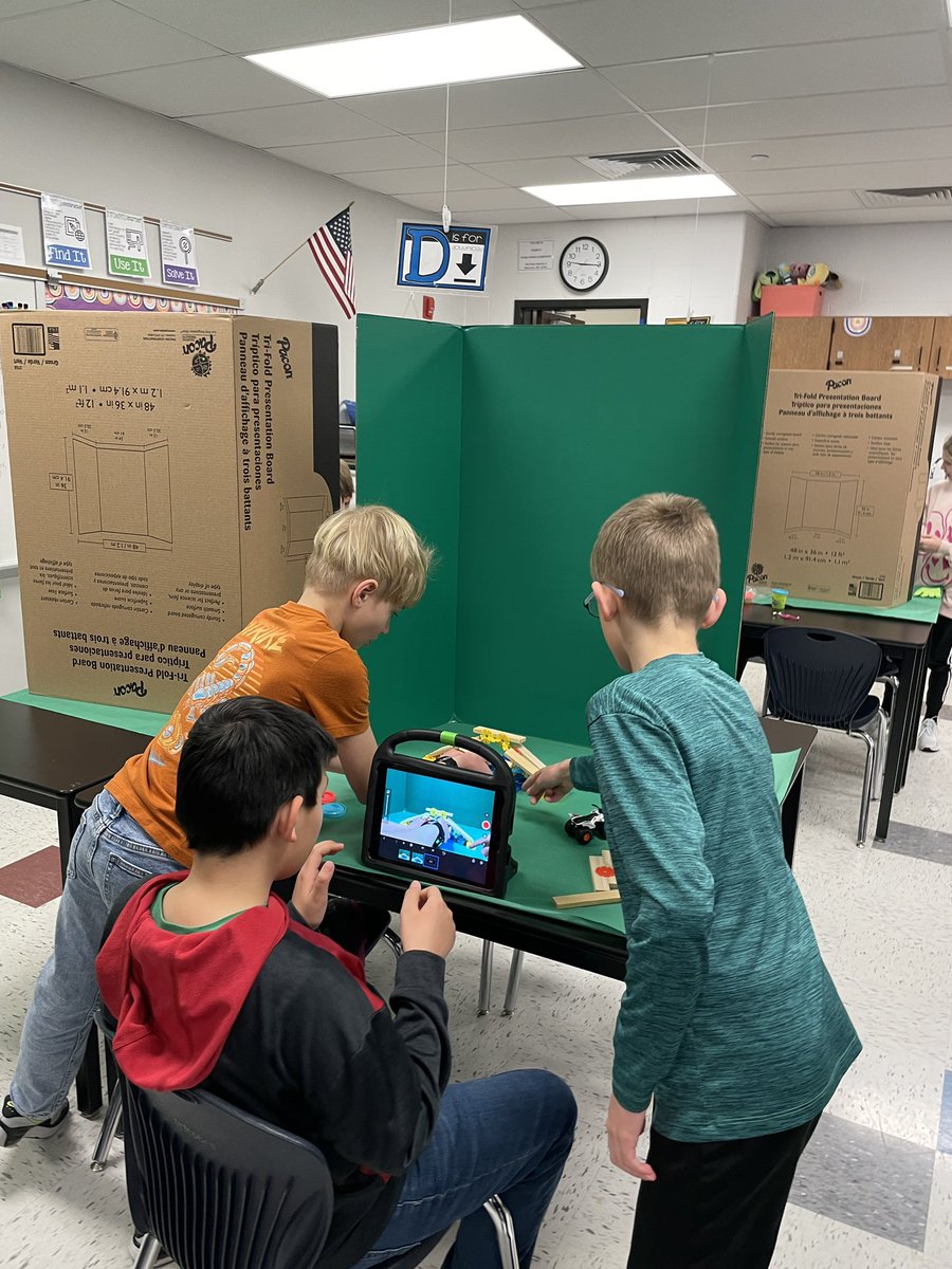 JeanneCook20's tweet photo. Ms Dee's class green screening fun!  Can't wait to see what they create #scesoars https://t.co/rKzIy6jAQY