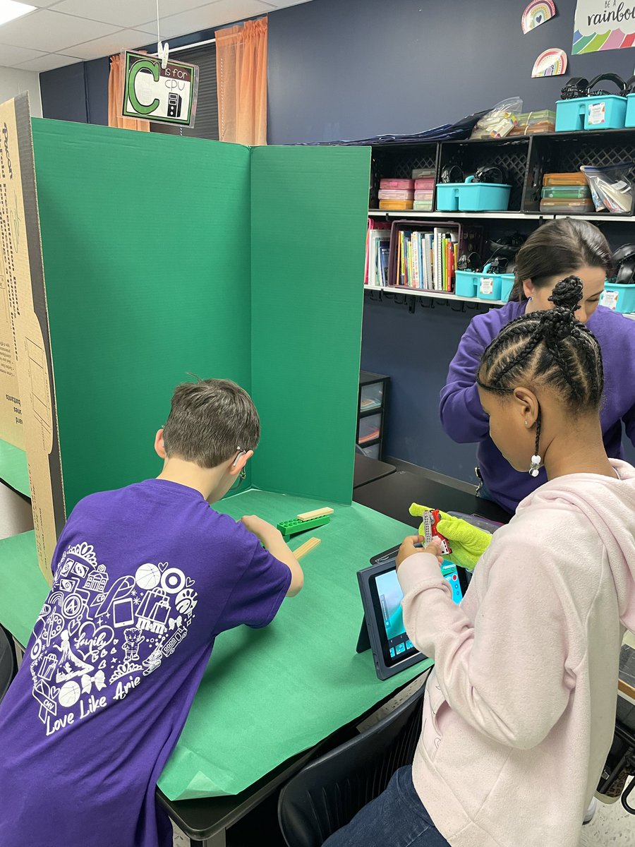 JeanneCook20's tweet photo. Ms Dee's class green screening fun!  Can't wait to see what they create #scesoars https://t.co/rKzIy6jAQY
