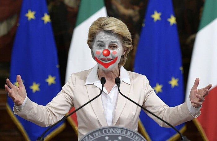 Conscie64818903's tweet photo. Большой объем российской нефти продолжает перекачиваться между танкерами у берегов Испании — Bloomberg

ЕС не покупает российскую нефть, говорили они... https://t.co/SpR3OrRhhR