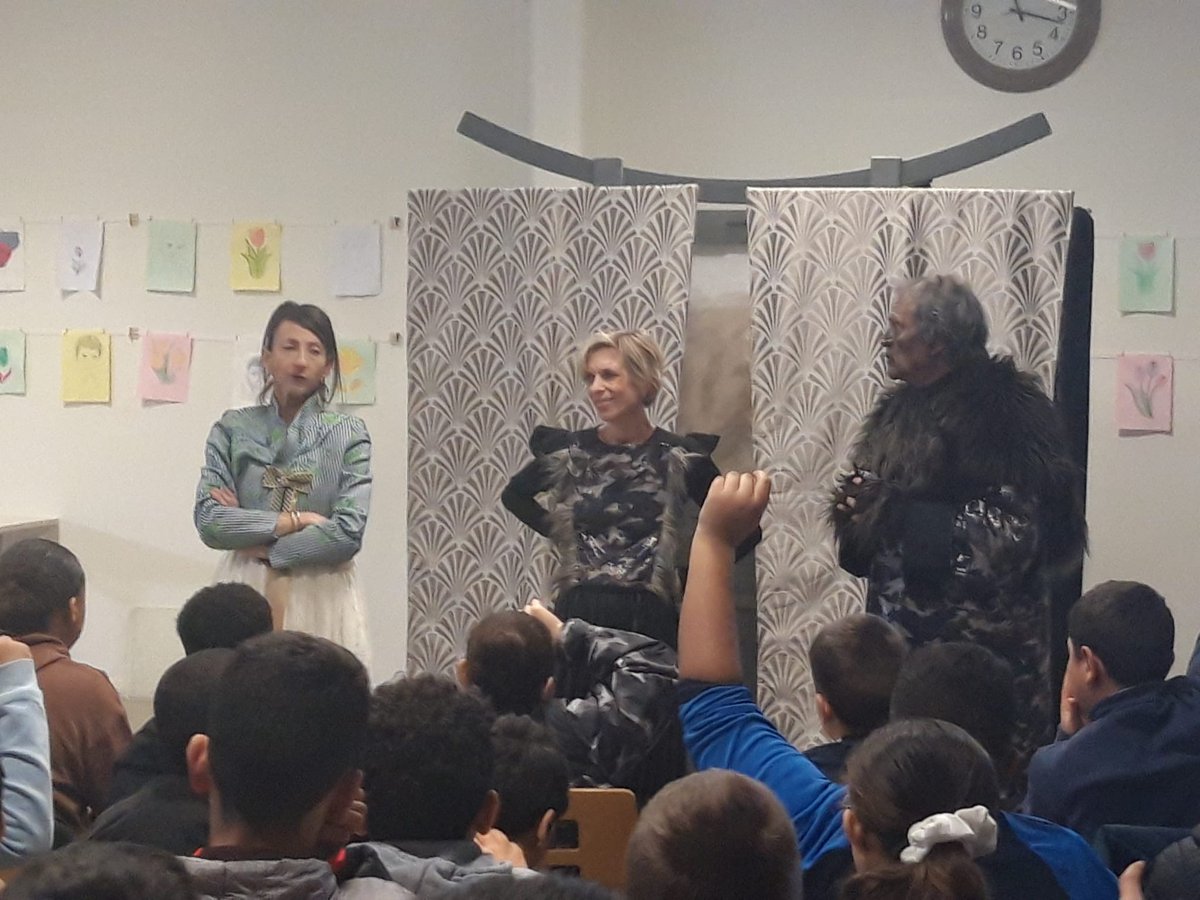 Tous les 6e réunis en Salle des Saveurs pour une représentation théâtrale adaptée du conte La Belle et la Bête. Merci aux comédiens de la compagnie BAL d'Arts Légers pour leur prestation ainsi que leur échange avec les élèves à l'issue du spectacle. #EAC Merci <a href="/AlpesMaritimes/">alpesmaritimes</a>