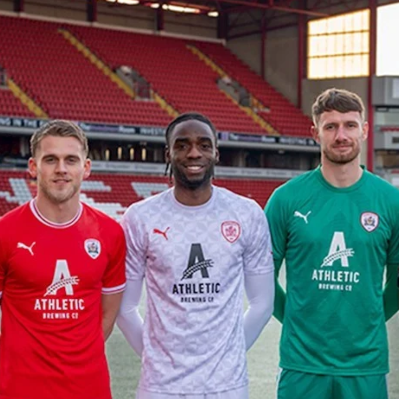 BarnsleyFC's tweet photo. 😀 Working together to help make a change!
@BarnsleyFC 🤝 @AthleticBrewing
@AlcoholChangeUK | #TogetherRed