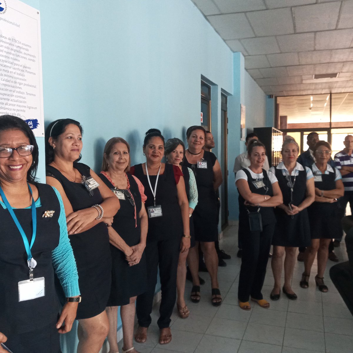 #Cuba Mujeres💐 de éstos tiempos <a href="/ETECSA_Cuba/">ETECSA</a>  #8DeMarzo  Hermosas, Guerreras... Cubanas 💐¡Felicidades!