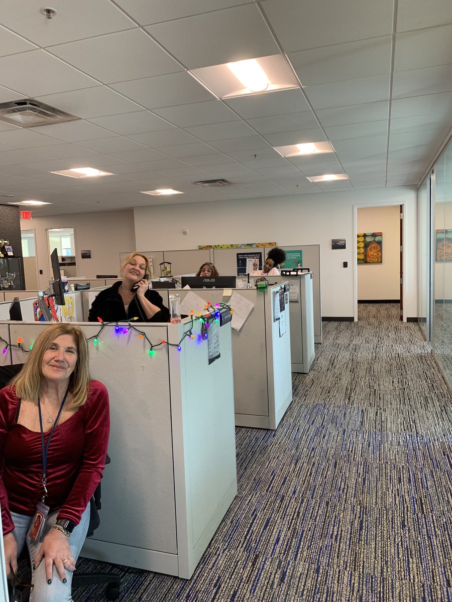 TEAM 100 TM's dialing and smiling.   ⁦<a href="/AadkinsAngie100/">Angie Adkins</a>⁩ ⁦<a href="/Melissa_EMS100/">Melissa Miller</a>⁩