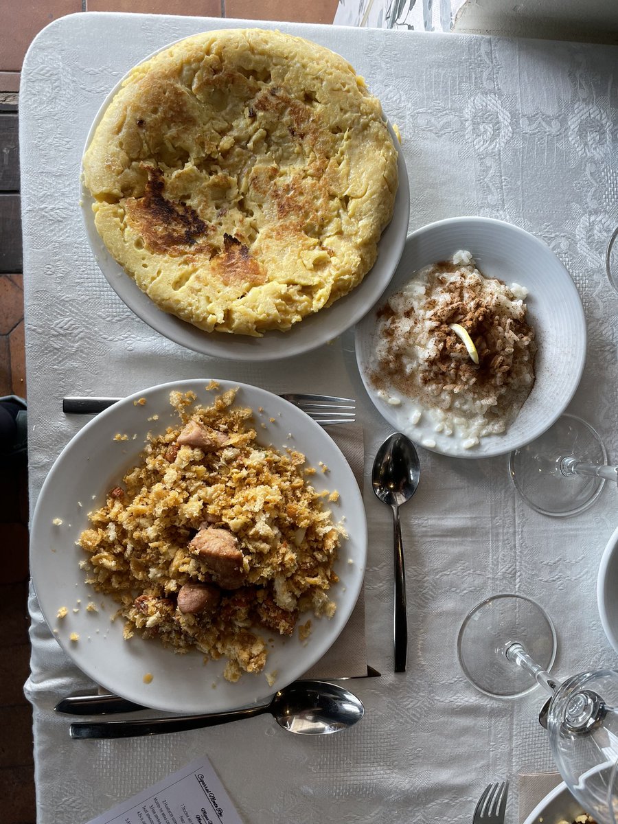 RoxyVegaSpanish's tweet photo. Cooking class in Toledo, España!  #whyrandolph #enhorabuena @randolphschool #interimweek https://t.co/3gT5Vq1fh0