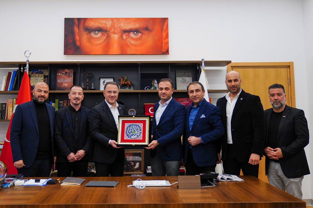 ibrahim_byrkci's tweet photo. İstanbul Beylikdüzü belediye başkanı Sn @mmuratcalik makamında @istavrupabtk başkanı Sn @YCEErdal ve yönetimi olarak ziyarette bulunduk. Değerli Belediye başkanımıza misafirperverliği için
TEŞEKKÜR EDİYORUZ. @tolga_onemli @Berat19_07 @tursaborgtr https://t.co/zIzx0LIE6L