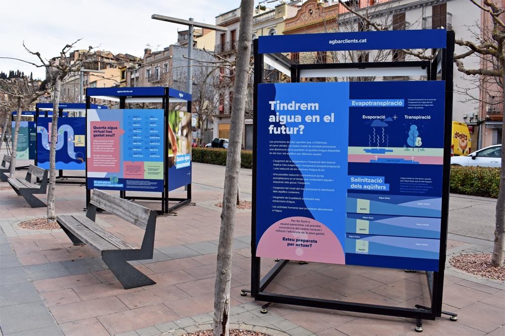 Veolia_Cat's tweet photo. 💧 A #Súria, hem inaugurat l'exposició #OperacióAigua per reflexionar sobre els usos de l'aigua.

🤝 Hi han participat l'alcalde Albert Coberó i la nostra gerent @eguiradot.

📍L'exposició està situada a la plaça Sant Joan.

🗓️ Fins al 20 de març. https://t.co/B60RQS5iBi