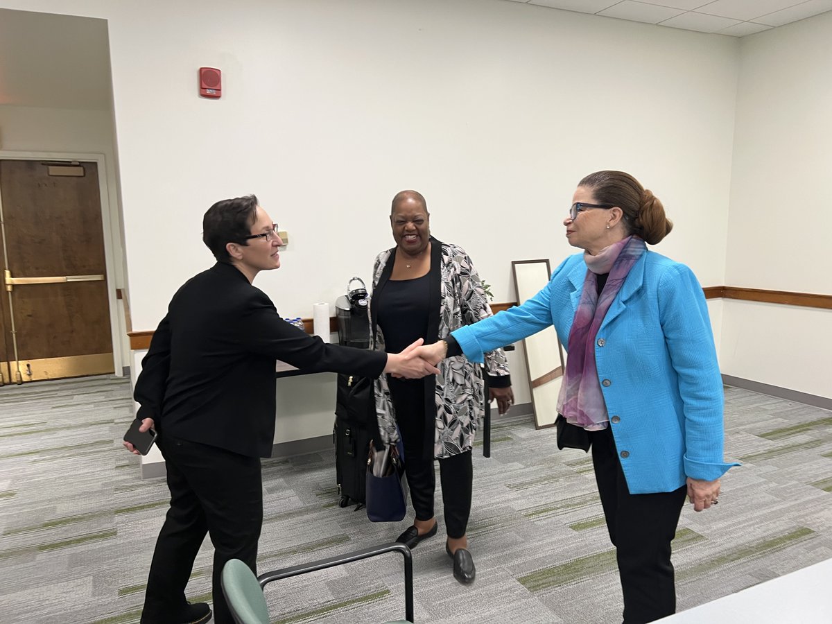 We were so delighted to welcome Valerie Jarrett on campus last night and for the wonderful talk that she lead! Thank you to all the students that attended. @valeriebjarrett