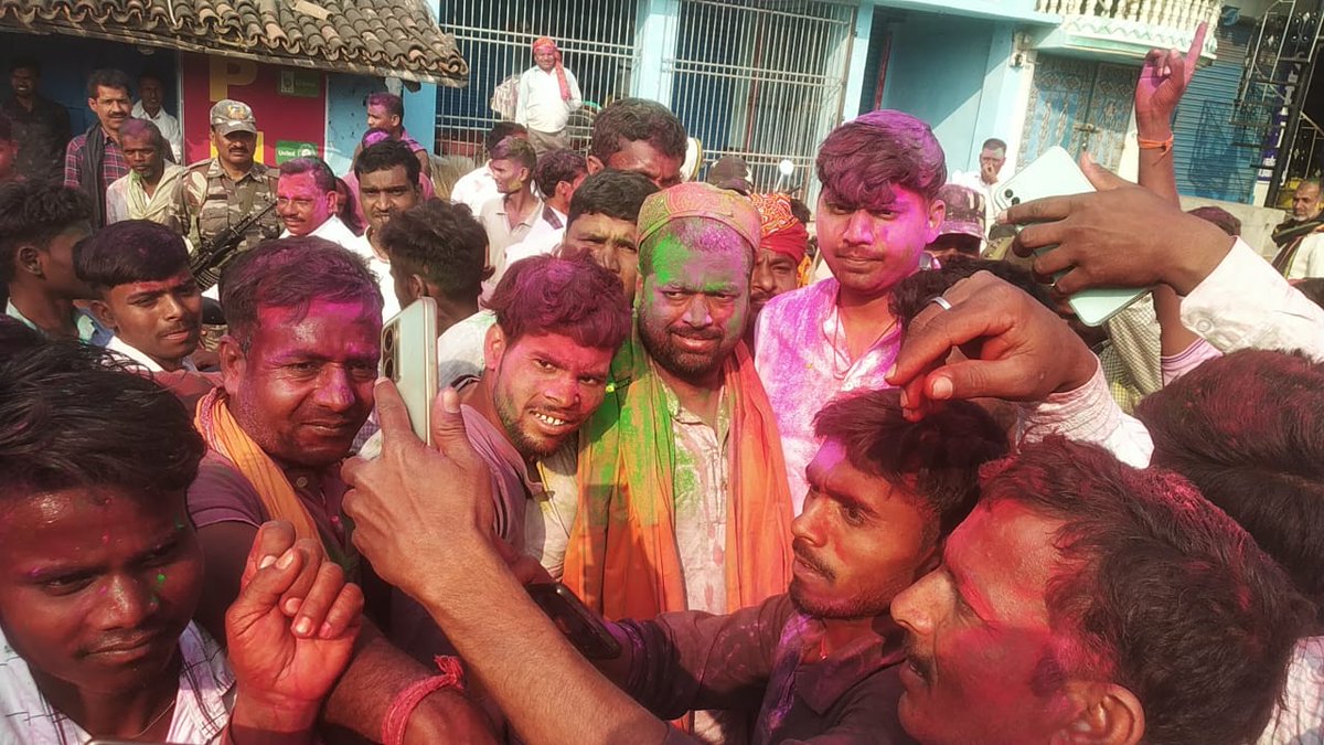 Devendra__INC's tweet photo. पांकी विधानसभा के देवतुल्य जनता और युवाओ के साथ होली खेल कर सभी को बधाई शुभकामनाएं प्रेषित किया। https://t.co/EHLuICGfew