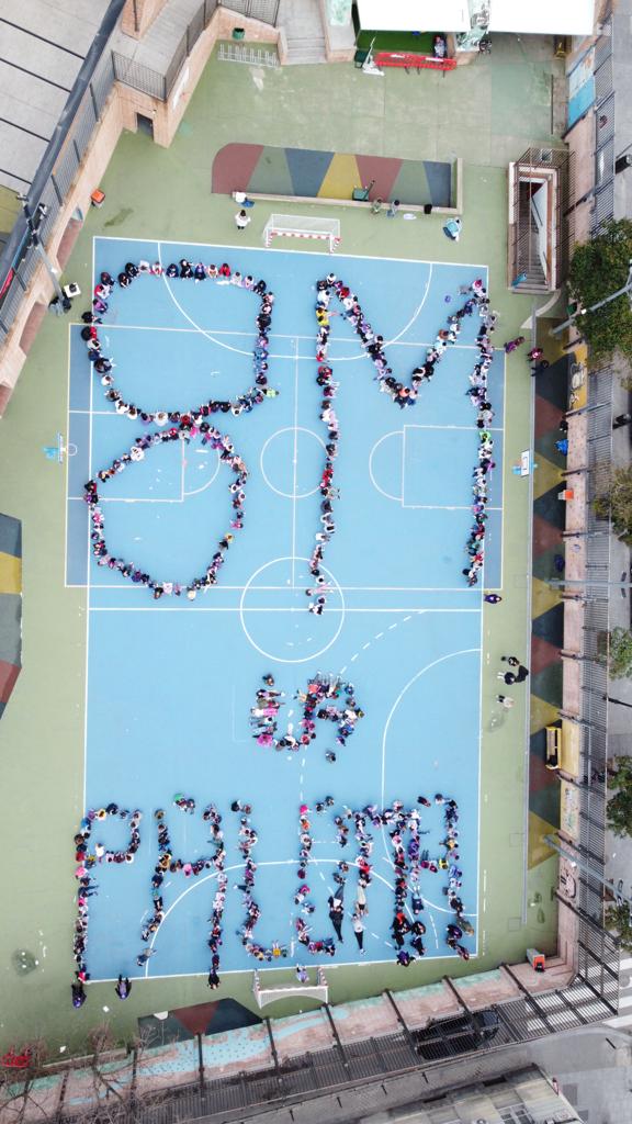 Familias palomeras, aquí estamos las feministas. Todos los días, dentro y fuera del cole, pero hoy MÁS 💜💜💜
#LaPaloma8M