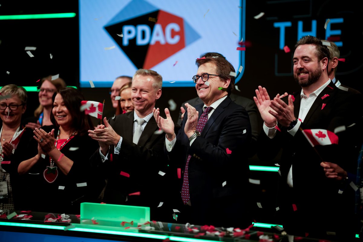 RNCan's tweet image. Lors du congrès de la #PDAC2023, nous avons positionné le Canada comme fournisseur de choix de #MinérauxCritiques et des #TechPropres qu’ils rendent possibles.

Lire le communiqué : ow.ly/YG1150Nc7pL