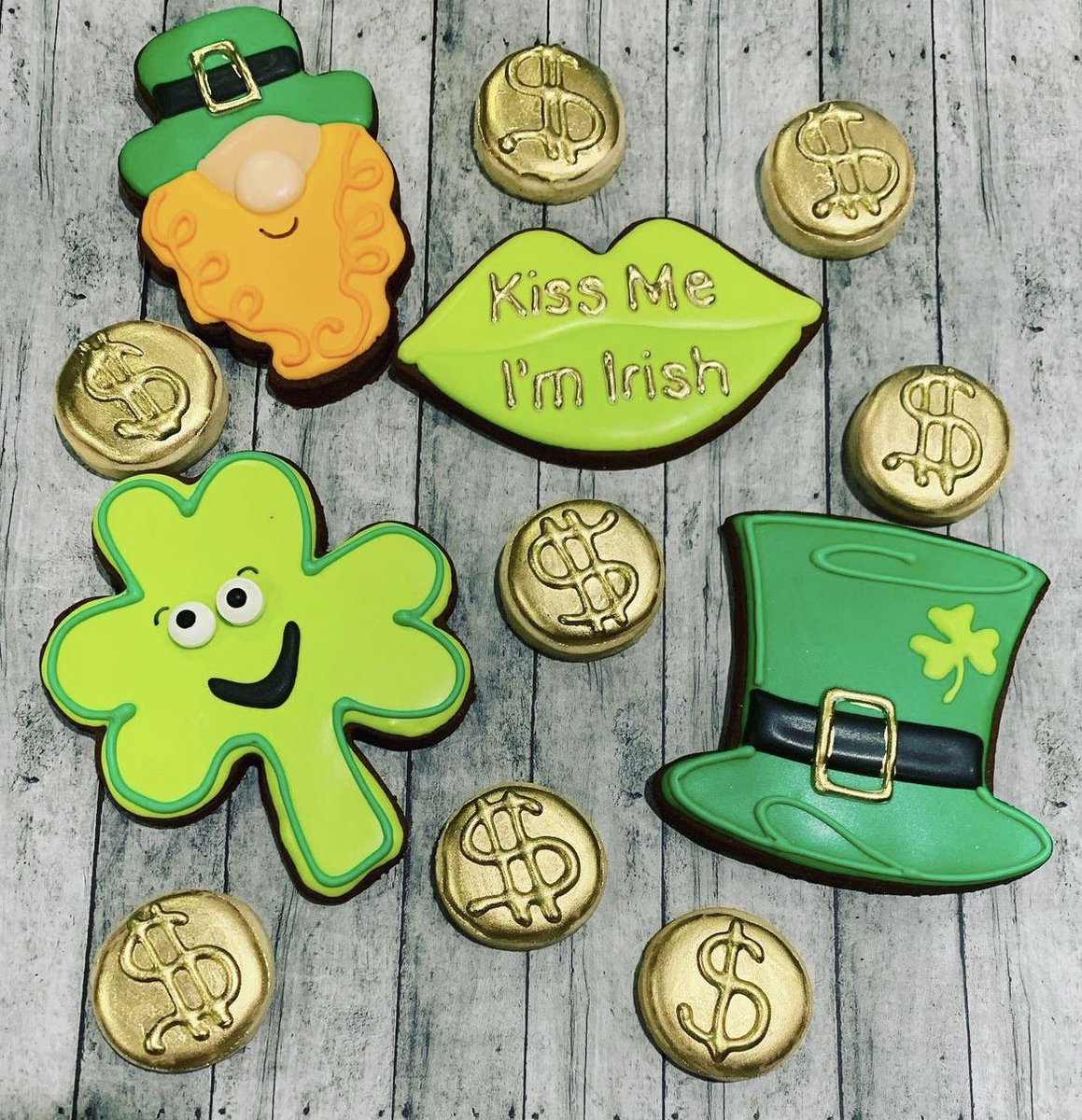 GlitteredWhisk's tweet photo. ☘️St. Patrick’s Day is around the corner! Spread some love & luck with these festive cookies! ☘️ #stpatricksdaycookies #lucky #sugarcookies #cookieart #mompreneur #cookiefavors #chicago https://t.co/9Hn97Kqw45