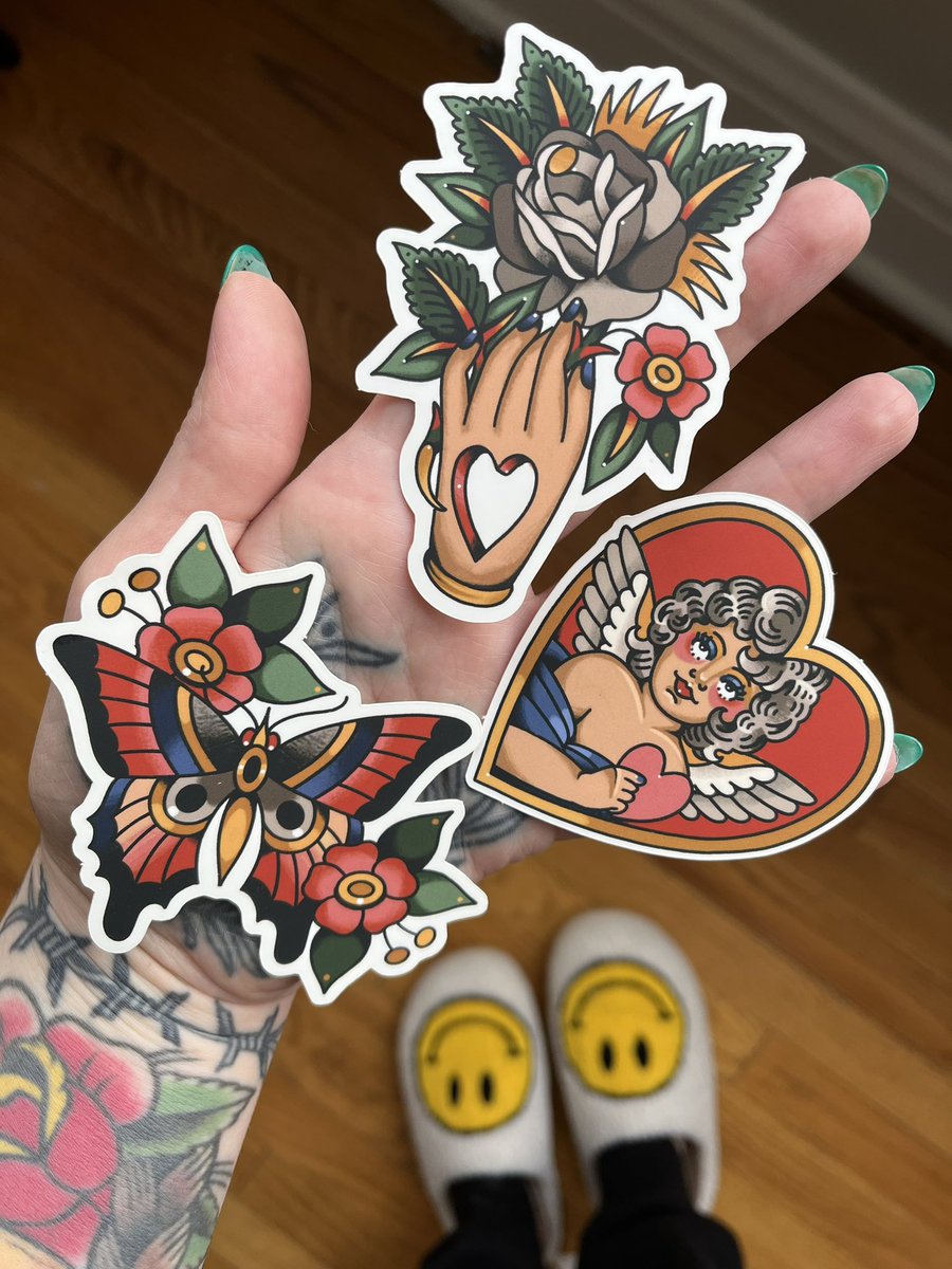 _peachparfait's tweet photo. t-shirt preorders and new stickers just dropped 🤍 https://t.co/4J1b9g8S3n https://t.co/nnk082suET
