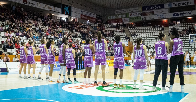 unigirona's tweet photo. 🟣 L'Spar Girona subhasta les samarretes amb el dorsal i nom original de les jugadores.

👉 Els diners recaptats aniran destinats a l'associació @LegkiYakaru.

📸 @MrSubi95

#8M2023 #ElPartitDeTotes #DiaInternacionaldelaDona