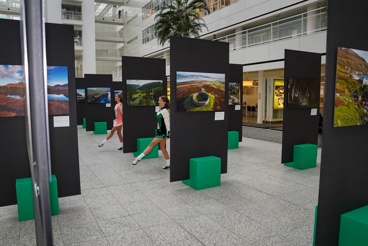 Tourism Ireland in the Netherlands was delighted to unveil a photo exhibition about the island of Ireland in The Hague's City Hall💚

The exhibition, which will run for the next two weeks, will inspire Dutch visitors to come and experience these landscapes for themselves!
#TI2023