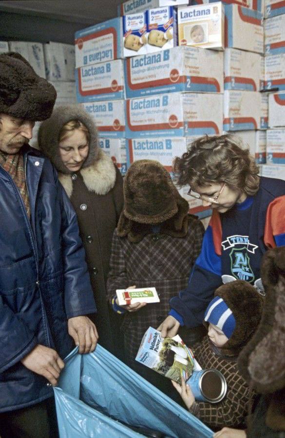 10 февраля 1992 года началась доставка гуманитарной помощи из Америки в Россию, известная как Provide Hope («подай надежду»). В этот день 12 военно-транспортных самолётов доставили первую партию продовольствия и медикаментов в 12 городов бывшего СССР. Но враг в США да ватник?🤮