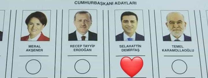 Benim 1 oyum HDP’ye 2’ici oyum da HDP’ye eğer 2’ici pusulada HDP yoksa kendim o pusulaya HDP yazar mührümü basarım bu asla duygusal bir düşünce değil bir  duruştur!