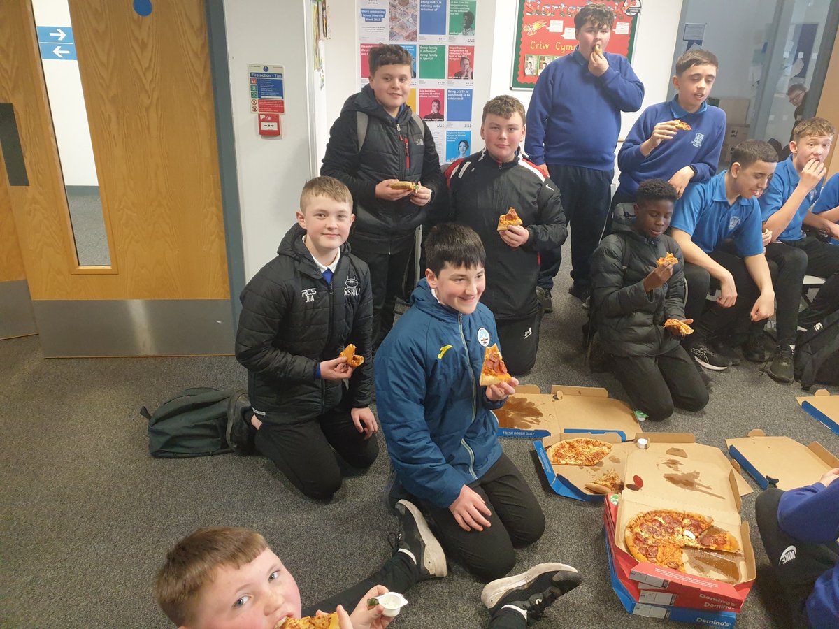 CefnHengoed's tweet photo. Winners get lots of pizza! They asked.....they got it! Well done boys 😊 https://t.co/v5PBSn3f3A