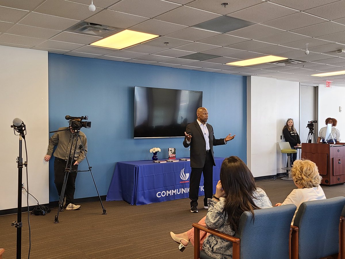 TalkingAge's tweet photo. Happening now!! Come hear sports journalist, Terence Moore, aka, "The Hank Aaron Whisperer." 830, 25 Park Place, GSU @GSUCommDept @TMooreSports He's our featured speaker, sponsored by the John William Armstrong Jr. Endowment in Communication! #journalism https://t.co/YLSF8bNSKd