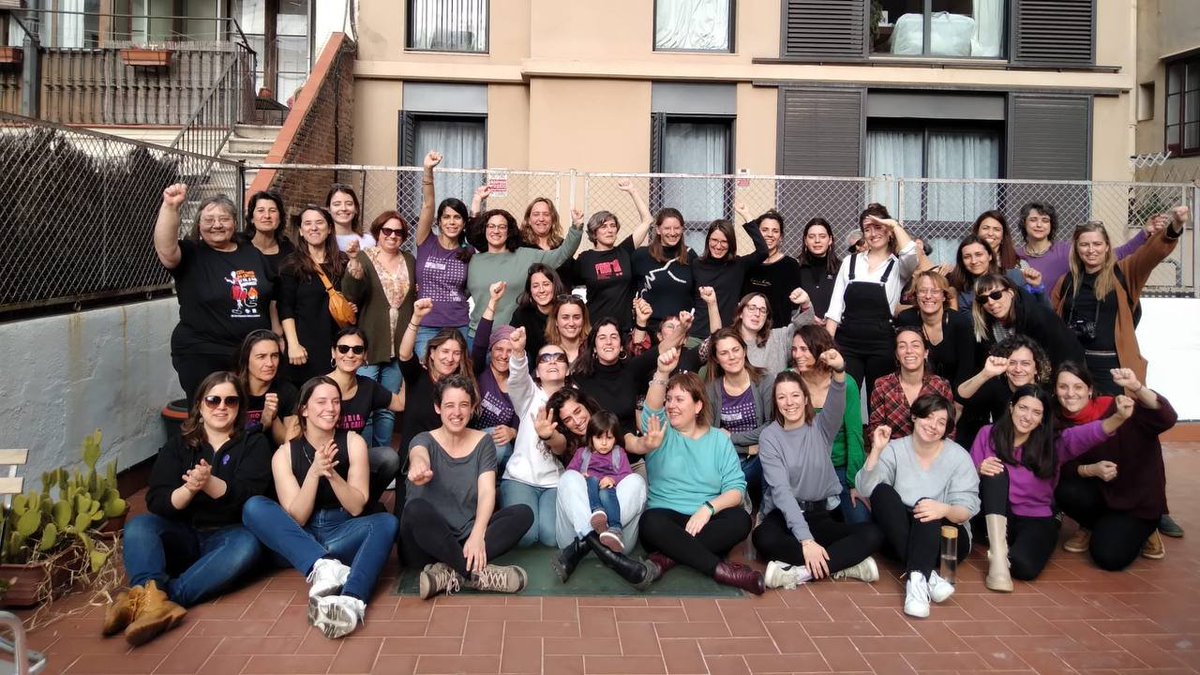 GrupEcos's tweet photo. Una cinquantena de dones del món ECOS ens hem trobat a la terrassa de Casp43, hem dinat plegades i hem aprofitat per conèixer-nos millor. Moltes de nosaltres anirem juntes a la manifestació de la tarda a la pl. Universitat #ECOSfeminista #DonesECOS #feminisme #sororitat #8M2023 https://t.co/UnRLbiTbal