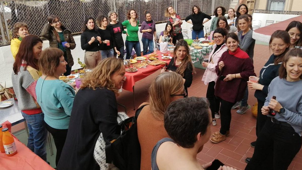 GrupEcos's tweet photo. Una cinquantena de dones del món ECOS ens hem trobat a la terrassa de Casp43, hem dinat plegades i hem aprofitat per conèixer-nos millor. Moltes de nosaltres anirem juntes a la manifestació de la tarda a la pl. Universitat #ECOSfeminista #DonesECOS #feminisme #sororitat #8M2023 https://t.co/UnRLbiTbal