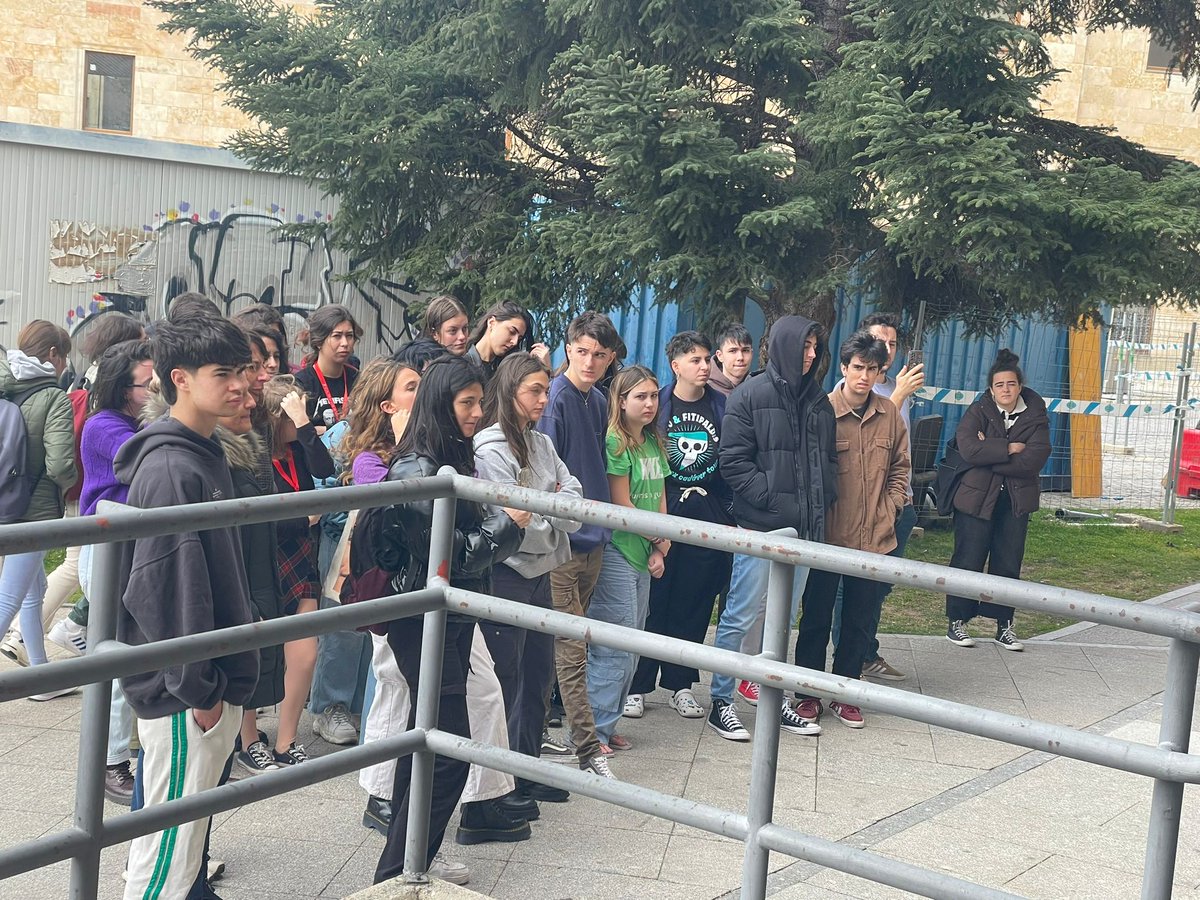 cmfrayluisusal's tweet photo. 🟣 SEMANA DE LA MUJER 🟣
Este mediodía nuestras compañeras Candela, Irene y Marta han leído el Manifiesto Feminista con motivo del Día Internacional de la Mujer https://t.co/JrcLrspDF9