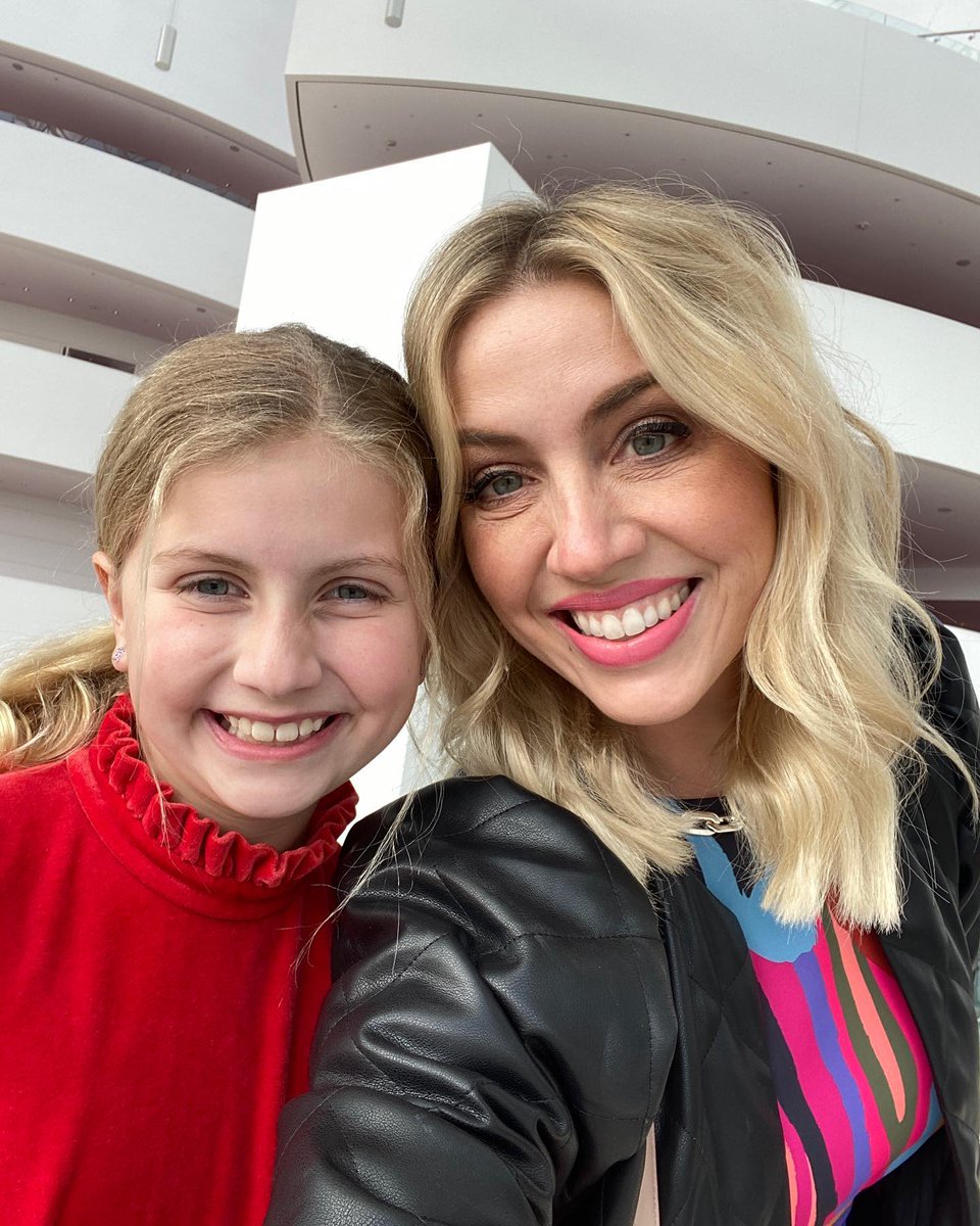 I happying my  familly.

#InternationalWomensDay #IWD2023 #HappyBirthdaySUGA #wednesdaythought #Starfield #Happy International #Hump Day