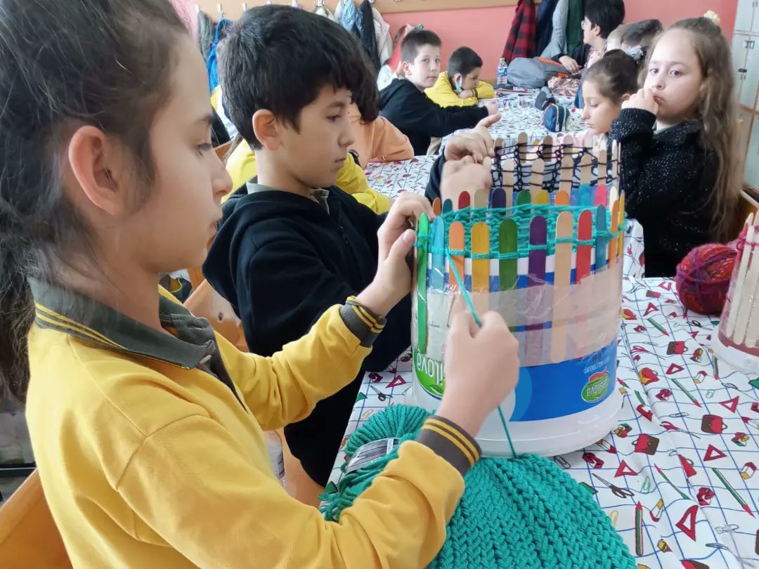 MİNİK ELLER İYİLİK ÖRDÜ
Bartın İl Milli Eğitim Müdürlüğümüzce başlatılan " Değerler Eğitimi" projesi kapsamında öğrencilerimiz deprem bölgesindeki öğrenciler için atkı ördüler.  Okulumuz 3/C sınıfı Öğretmeni Sevil SALAN ve öğrencilerine teşekkür ediyoruz.
<a href="/tcmeb/">Millî Eğitim Bakanlığı</a> <a href="/BartMem/">Bartın İl Millî Eğitim Müdürlüğü</a>