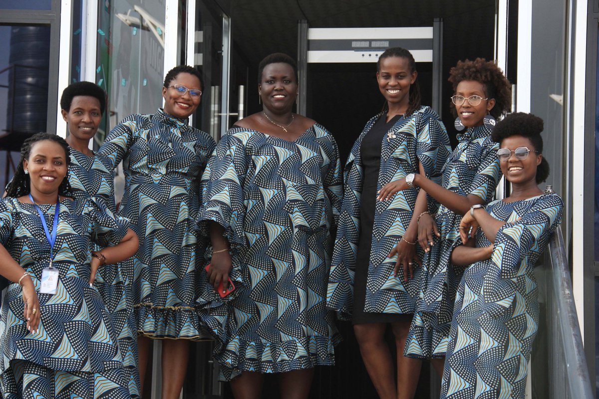 MutualiteSolis's tweet photo. #Journée_Internationale_des_droits_des_femmes
Kur'uwu wa Gatatu igenekerezo rya 8 Ntwarante 2023, Abakozi ba @MutualiteSolis  inkingi y'amagara meza  bifadikanije n'isi yose mu guhimbaza umusi mpuzamakungu wahariwe Umukenyezi.
voir : Photo https://t.co/zDMqPzZctf