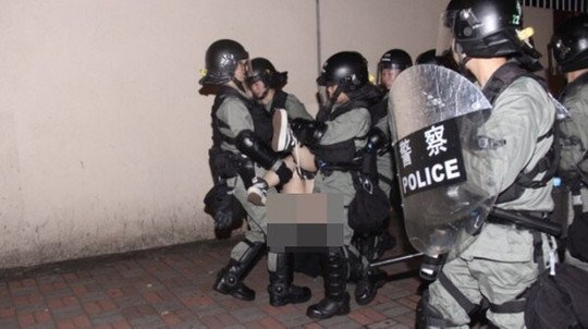 @WINDSONG20221 How #hongkongpolice treat a female protester.
#InternationalWomensDay
