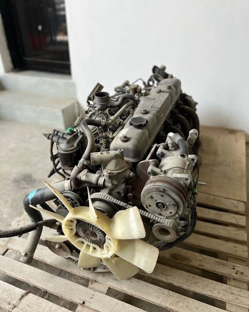 eric44k's tweet image. Landcruiser 2H engine available,complete with 5speed gearbox harvested for fj75 at only 200k
