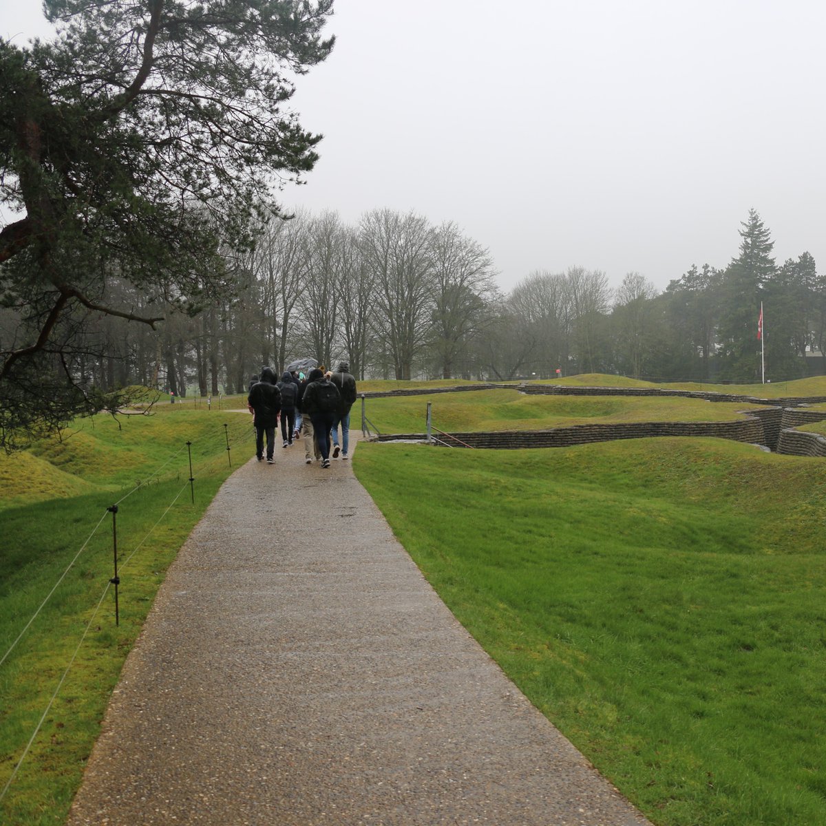 IUTdeLens's tweet image. 🌎 SEMAINE INTERNATIONALE : Day 3. Jour 3. 🌎

Day off pour nos projets internationaux en ce troisième jour. ✌️

Au programme de cette journée :
▶ la visite d'un lieu chargé d'histoire internationale : le mémorial de Vimy et son musée.
▶ activités détente sur Arras.