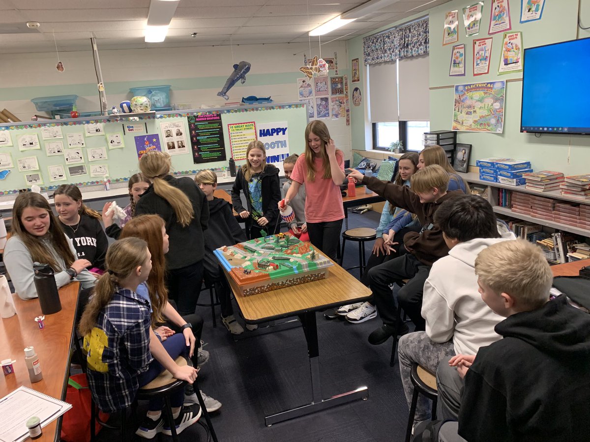 fish_fisht's tweet photo. 2nd hour Class! “Making it rain!” #nonpointsourcepollution @DanbyRT @MoDNR https://t.co/kLrPUPcF0h