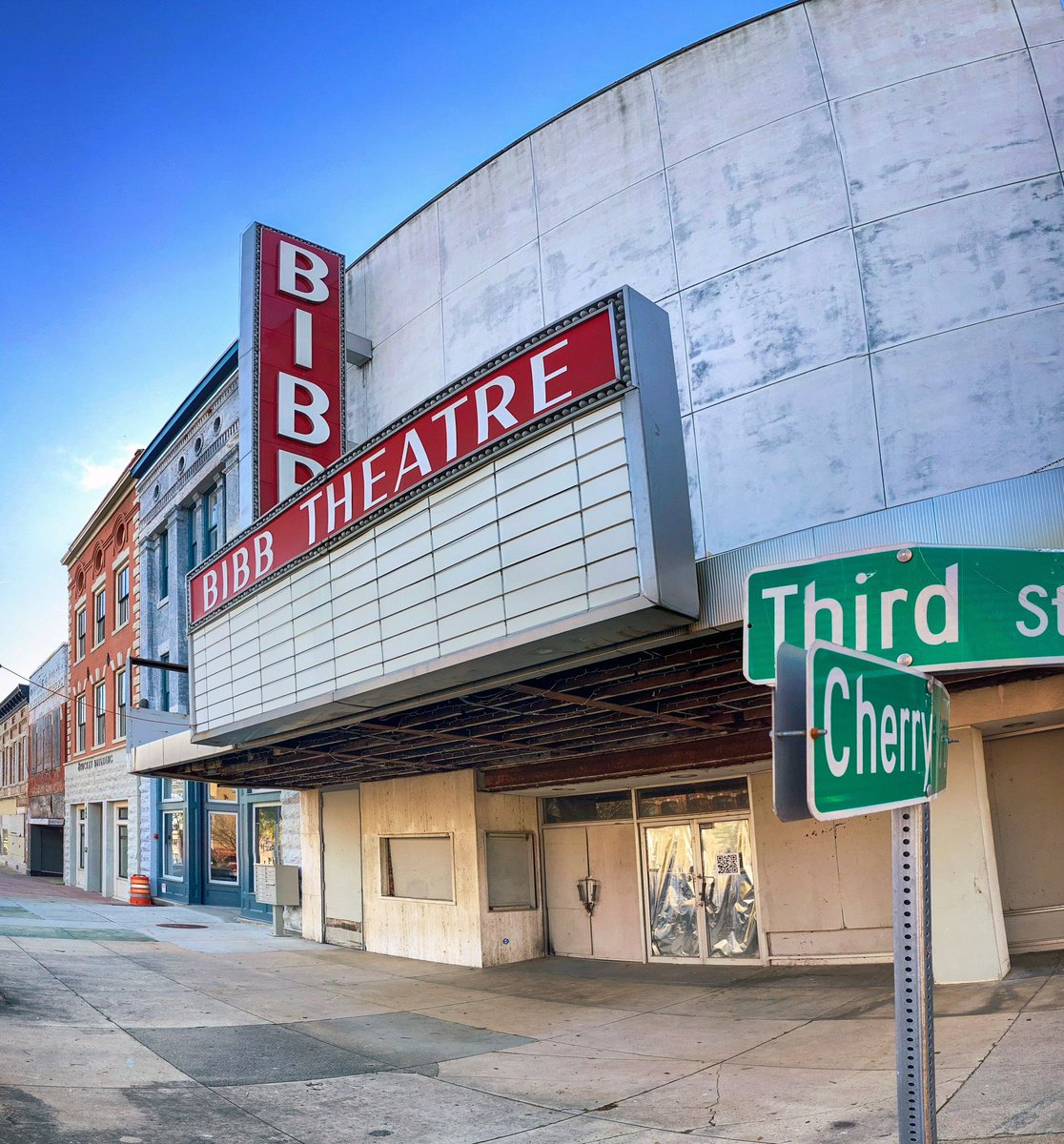 exploringmacon's tweet photo. The Bibb Theatre: A distinct local fixture on Macon’s Third Street. @MaconGaSoul @historicmacon #hometowntourist #exploringmacon #downtownmacon #maconga https://t.co/rPW7cLQPJX