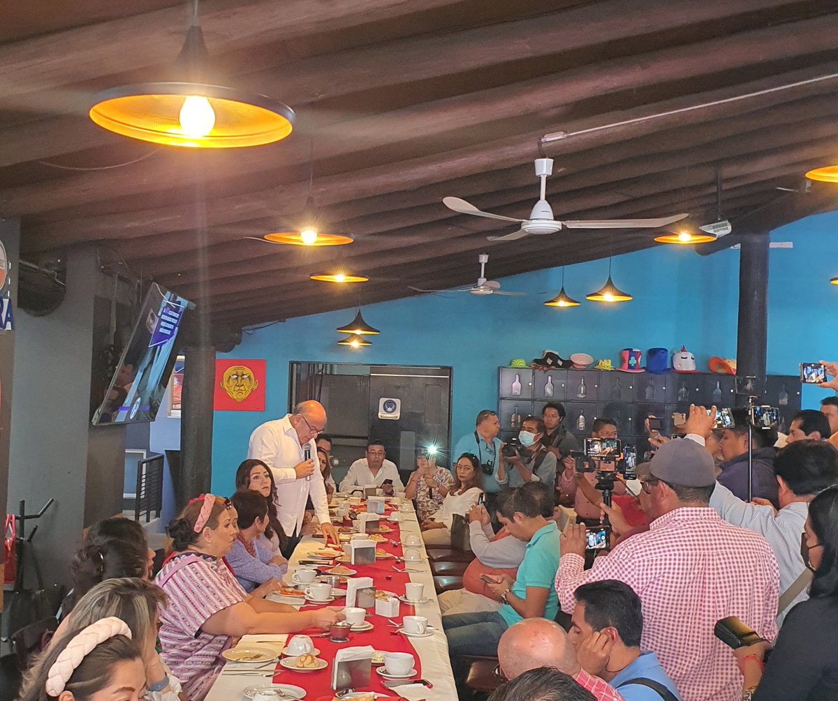 ContraProMx's tweet photo. #NssxMinuto
En el marco del #DiaInternacionalDeLaMujer, el presidente del @PRIOaxaca_, @JavierVillacana, reiteró su solidaridad con la lucha de las mujeres y se unió al clamor por el respeto a sus derechos y cese a la violencia. https://t.co/WpzSfqpf5T