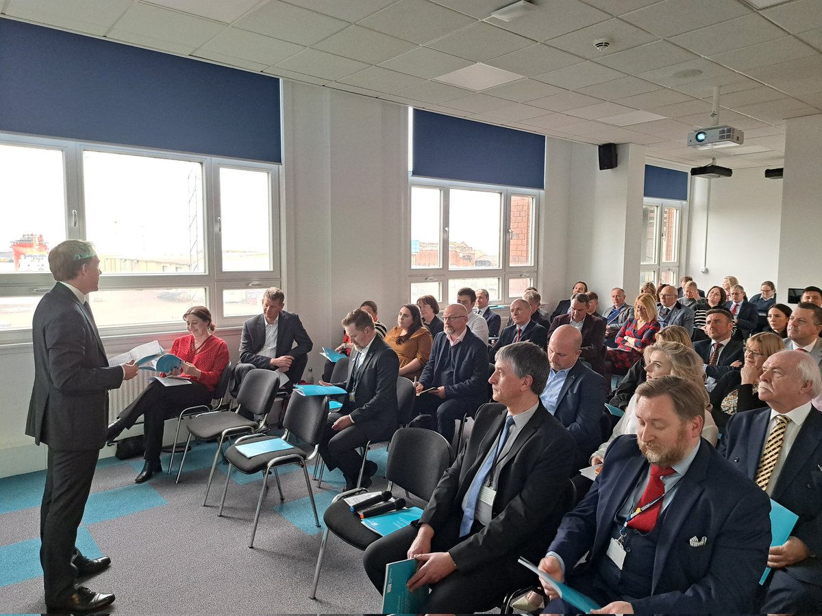 MaritimeGiorgio's tweet photo. Great turnout in Grimsby for the launch of the @MaritimeUK #OffshoreWindPlan https://t.co/Hh5b9NeQir