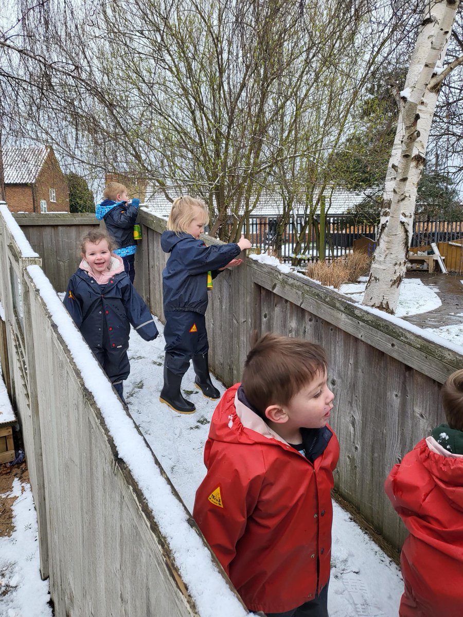 MrsRobson4's tweet photo. F1 had some fun in the snow this morning @WansbeckPrimary https://t.co/ijynGlghuz